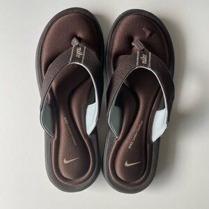 Nike Slippers Comfort Footbed Brown and Blue EUC Super comfortable Summer Beach